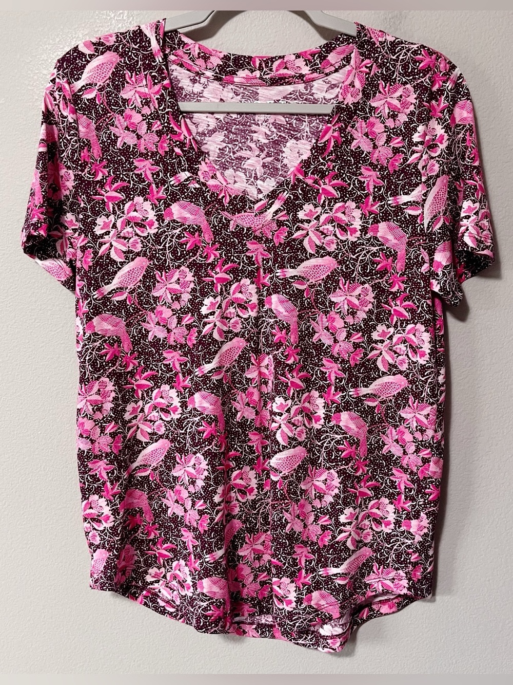 Ann Taylor LOFT NWT Pink Floral Bird Print Short Sleeve V-Neck Tee Small *Flaw
